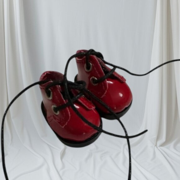 Mini Red Lace-Up Shoes for Labubu - Picture 1 of 3